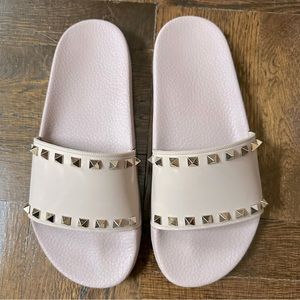 VALENTINO GARAVANI ROCKSTUD PVC POOL SLIDES - POUDRE SIZE 40 - EXCELLENT COND